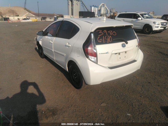 Toyota Prius C Three 2015 JTDKDTB3XF1585288 Image 3