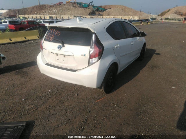 Toyota Prius C Three 2015 JTDKDTB3XF1585288 Image 4