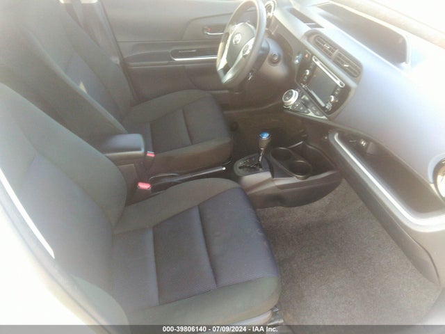 Toyota Prius C Three 2015 JTDKDTB3XF1585288 Image 5