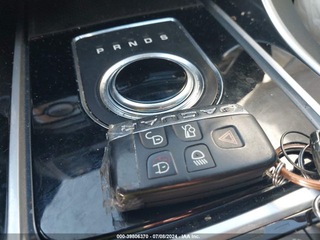 2017 JAGUAR XE SAJAK4BV2HA972558 Photo 10