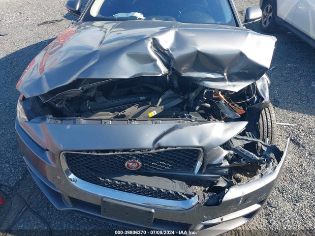 2017 JAGUAR XE SAJAK4BV2HA972558 Photo 5