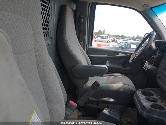 Chevrolet Express 2500 Work Van 2014 1GCWGFBA4E1212318 Image 8