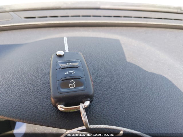1VWBT7A3XEC063689 Volkswagen Passat 1.8t Se