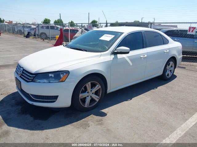 1VWBT7A3XEC063689 Volkswagen Passat 1.8t Se