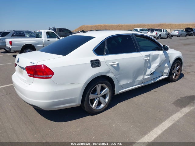 1VWBT7A3XEC063689 Volkswagen Passat 1.8t Se