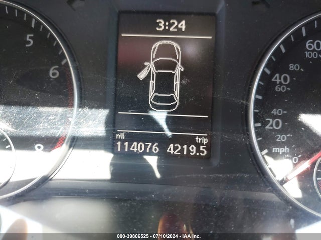 1VWBT7A3XEC063689 Volkswagen Passat 1.8t Se