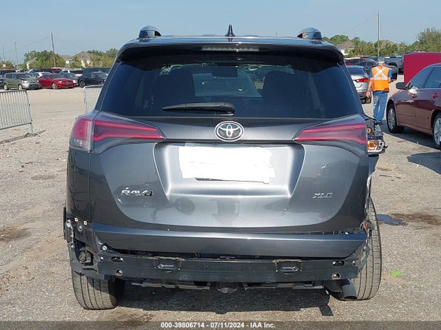 Toyota Rav4 Xle 2018 JTMWFREV1JD109482 Image 16