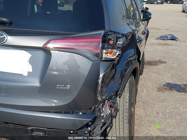 Toyota Rav4 Xle 2018 JTMWFREV1JD109482 Image 17