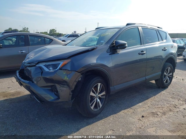 Toyota Rav4 Xle 2018 JTMWFREV1JD109482 Image 2
