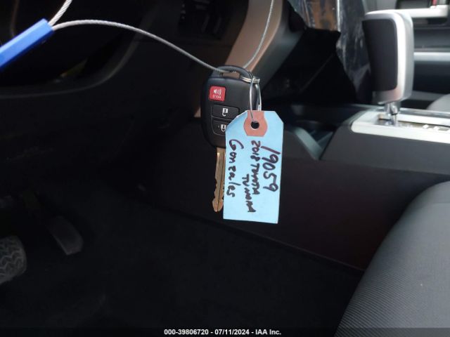 5TFDY5F16JX690224 Toyota Tundra Sr5 5.7l V8
