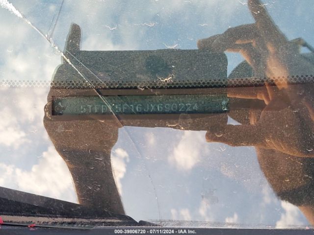 5TFDY5F16JX690224 Toyota Tundra Sr5 5.7l V8