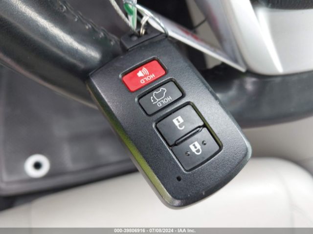 5TDKZRFH3JS264831 Toyota Highlander Xle