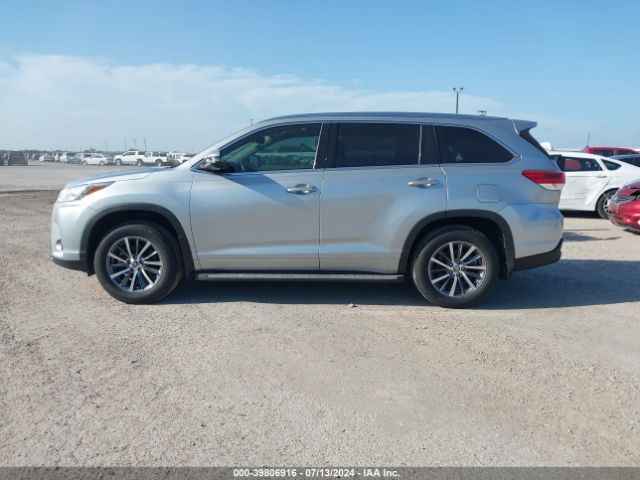 5TDKZRFH3JS264831 Toyota Highlander Xle