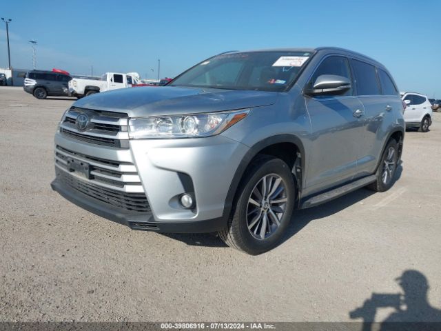 5TDKZRFH3JS264831 Toyota Highlander Xle
