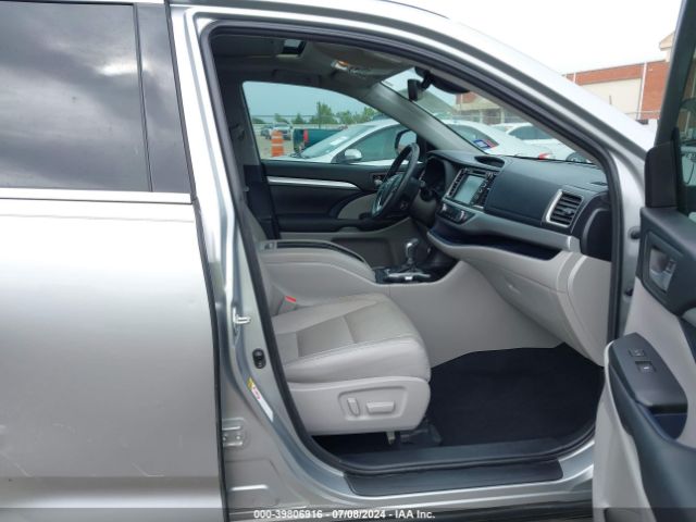 5TDKZRFH3JS264831 Toyota Highlander Xle