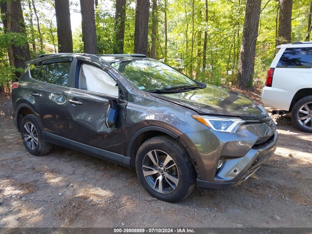 Toyota Rav4 Xle 2018 JTMRFREV9JJ717250 Image 1