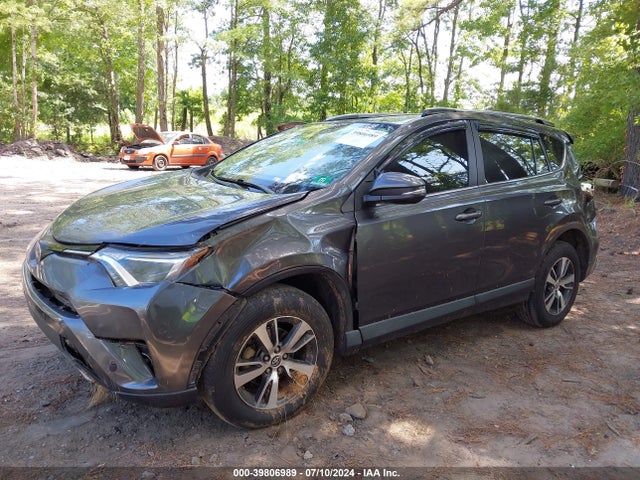Toyota Rav4 Xle 2018 JTMRFREV9JJ717250 Image 2