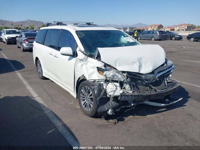 Toyota Sienna Xle 8 Passenger 2018 5TDYZ3DC8JS951219 main image
