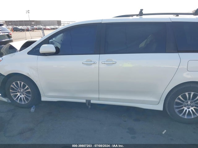 Toyota Sienna Xle 8 Passenger 2018 5TDYZ3DC8JS951219 Image 14