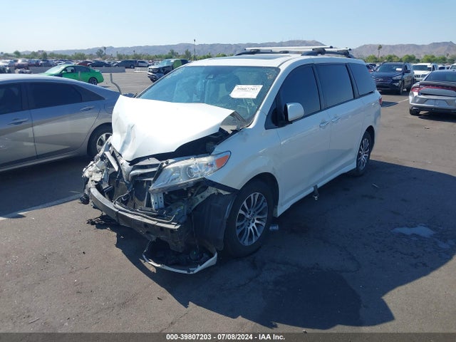 Toyota Sienna Xle 8 Passenger 2018 5TDYZ3DC8JS951219 Image 2