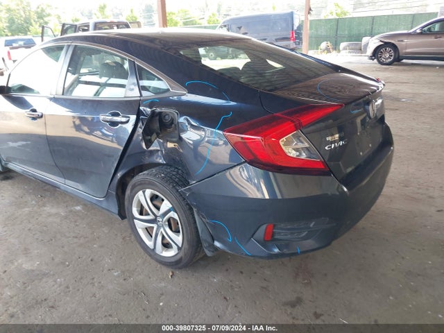 Aukcja sprzedaży 2018 Honda Civic Lx, vin: 19XFC2F53JE034023, numer aukcji: 39807325