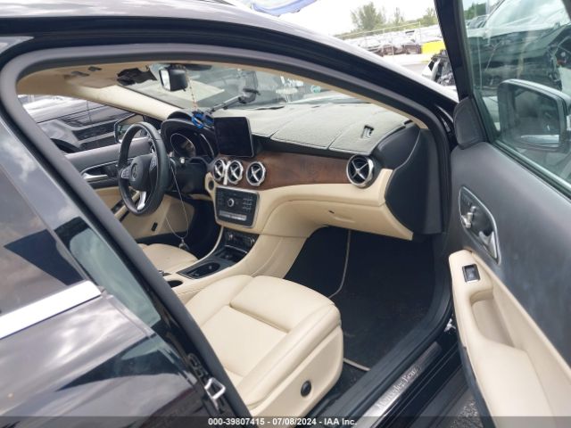 WDCTG4EBXJJ508539 Mercedes-Benz GLA 250