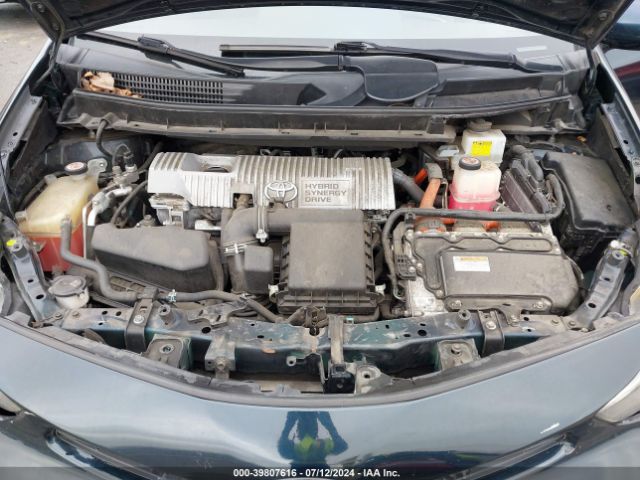 JTDZN3EU7HJ071594 Toyota Prius V Three