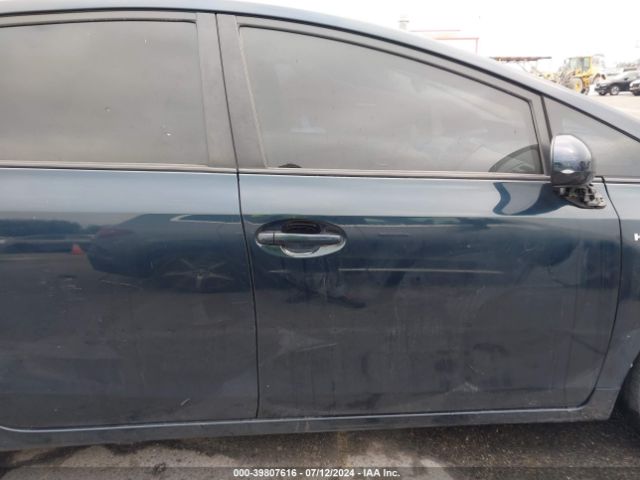 JTDZN3EU7HJ071594 Toyota Prius V Three