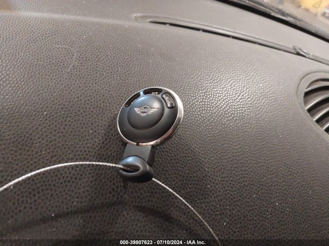 2010 MINI COOPER S WMWMF7C5XATX42970 Photo 10