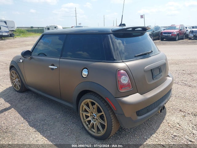 2010 MINI COOPER S WMWMF7C5XATX42970 Photo 2