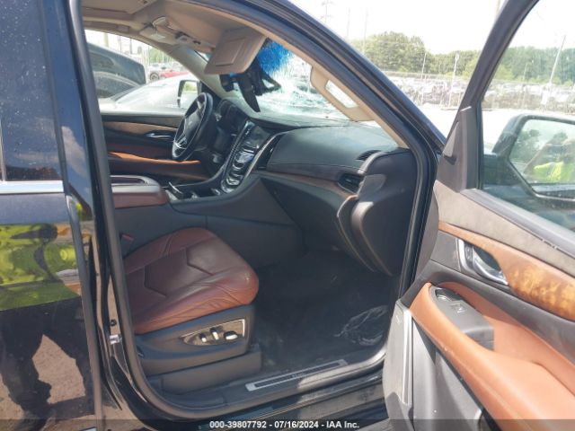1GYS3HKJ2HR136216 Cadillac Escalade Esv Luxury