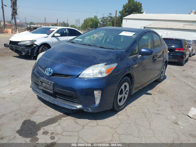 Toyota Prius Three 2014 JTDKN3DU7E1776345 Image 2