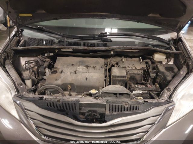 5TDYK3DC1ES489757 Toyota Sienna Xle V6 8 Passenger