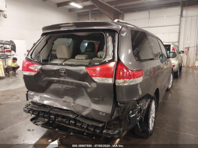 5TDYK3DC1ES489757 Toyota Sienna Xle V6 8 Passenger