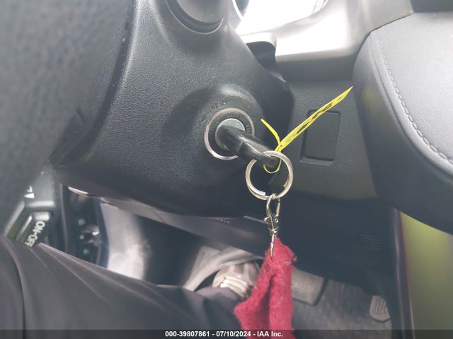Toyota RAV4 LE 2017 JTMBFREV6HJ172894 Image 11