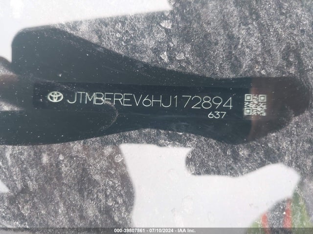Toyota RAV4 LE 2017 JTMBFREV6HJ172894 Image 17