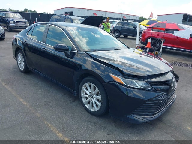 Toyota CAMRY LE 2018 4T1B11HK7JU059327 main image
