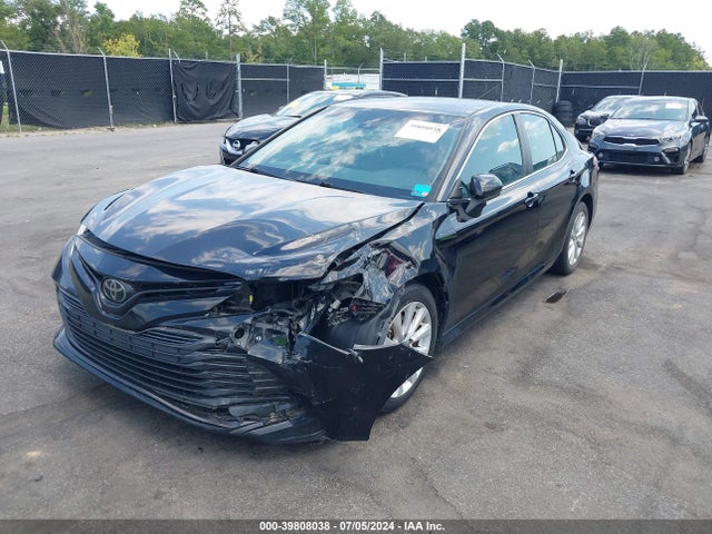 Toyota CAMRY LE 2018 4T1B11HK7JU059327 Image 2