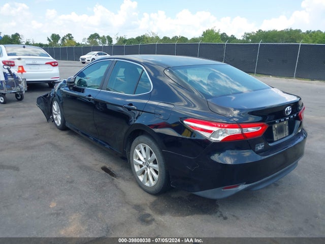 Toyota CAMRY LE 2018 4T1B11HK7JU059327 Image 3