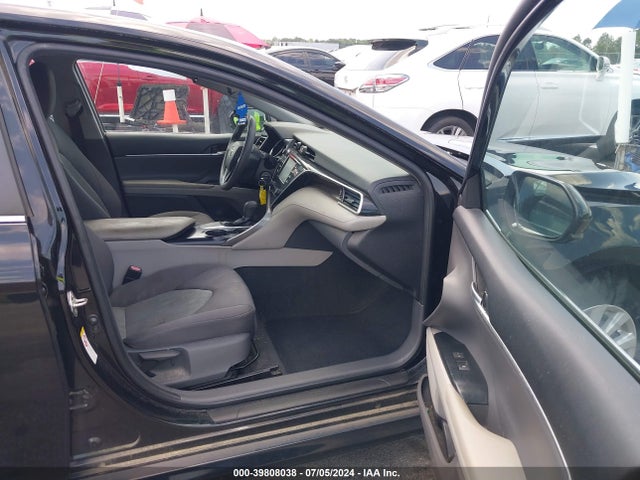 Toyota CAMRY LE 2018 4T1B11HK7JU059327 Image 5