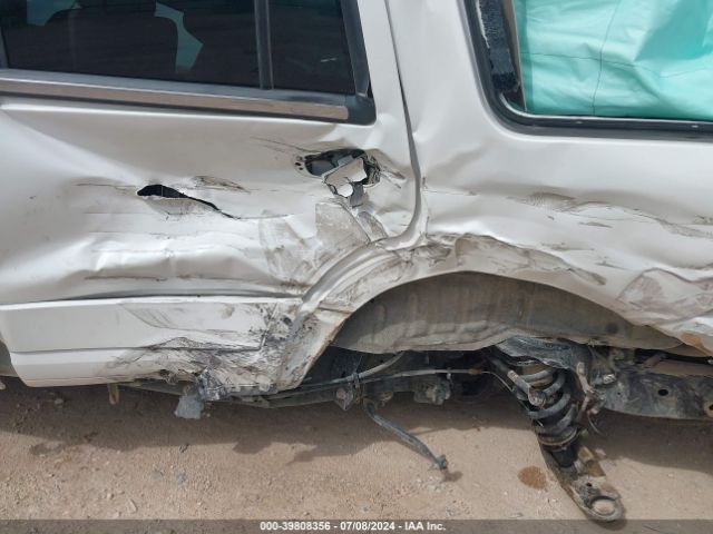 5LMJJ2JT4HEL03716 Lincoln Navigator Select