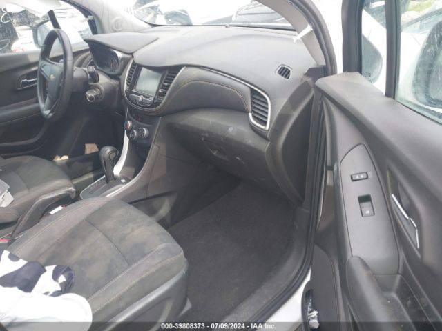 3GNCJKSB4HL289698 Chevrolet TRAX LS