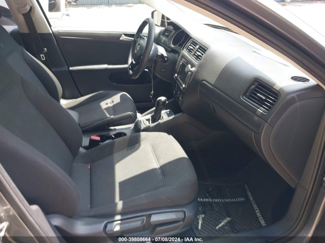 3VW2K7AJ8FM245845 Volkswagen Jetta 2.0l S