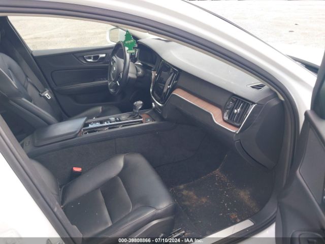 7JRA22TK8MG080427 Volvo S60 T6 Momentum