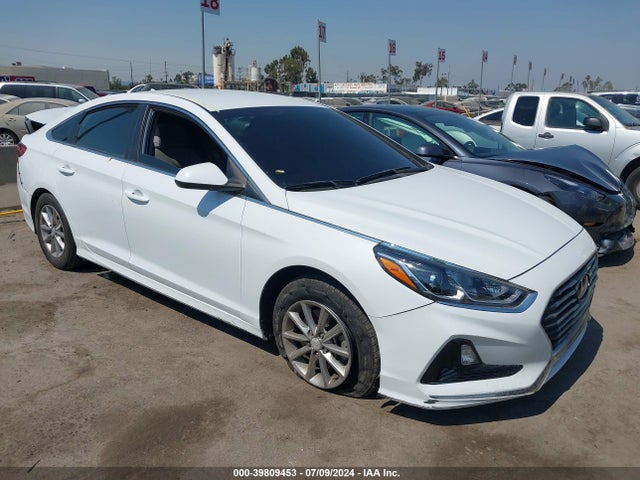 Hyundai SONATA SE 2018 5NPE24AF0JH626405 Image 1