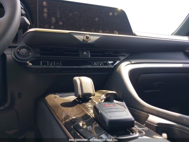 JTDAAAAF9R3021774 Toyota Crown Xle