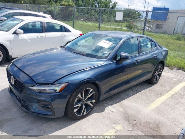 7JRL12FK4RG299139 Volvo S60 B5 Core Dark Theme