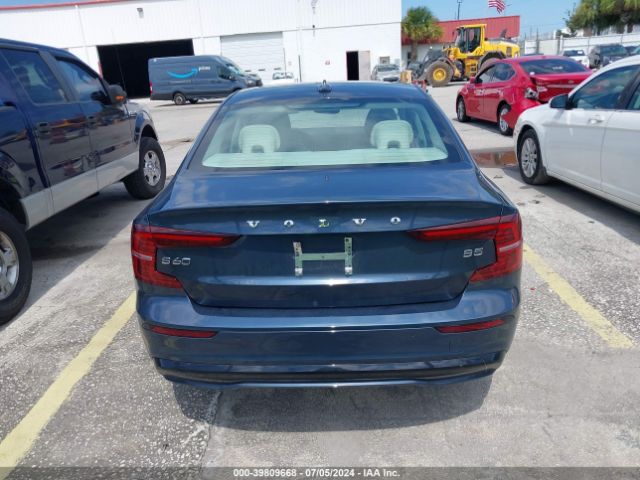 7JRL12FK4RG299139 Volvo S60 B5 Core Dark Theme