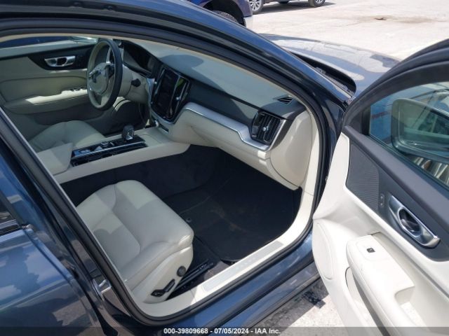 7JRL12FK4RG299139 Volvo S60 B5 Core Dark Theme