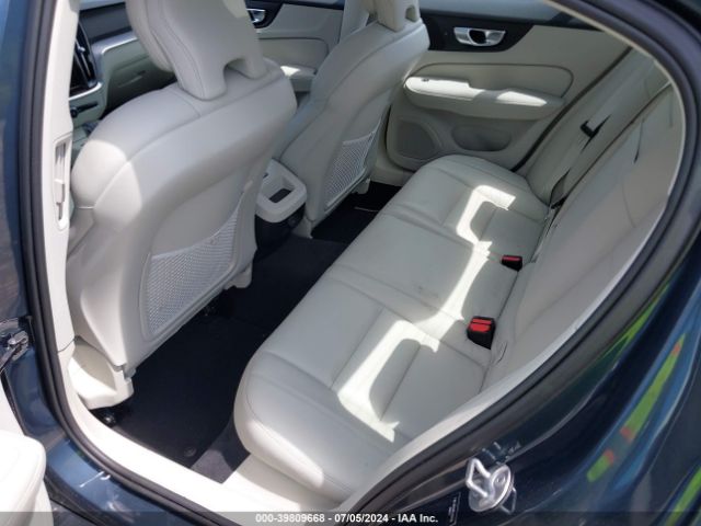 7JRL12FK4RG299139 Volvo S60 B5 Core Dark Theme